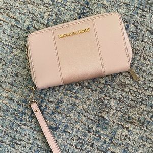 Michael Kors wristlet